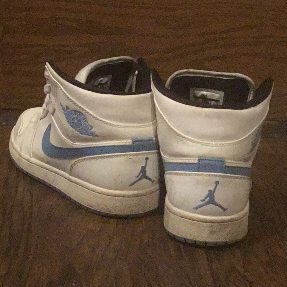 Air Jordan 1 Mid “Legend Blue”